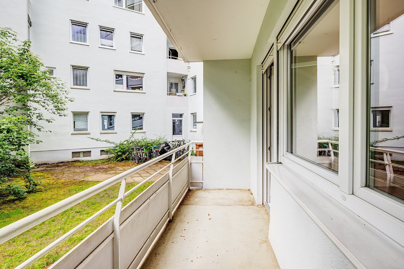 レイズド・グラウンドフロアー（一階が地表よりも高い） 部屋数 2.5 部屋 | München-Schwabing | 70441 | Balkon