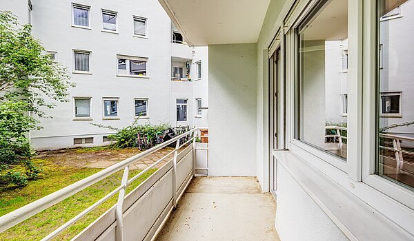 レイズド・グラウンドフロアー（一階が地表よりも高い） 部屋数 2.5 部屋 | München-Schwabing | 70441 | Balkon