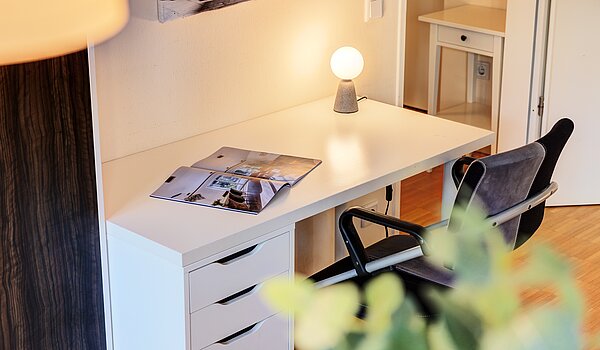 フラット 部屋数 2 部屋 | München-Schwabing | 703161 | Schreibtisch