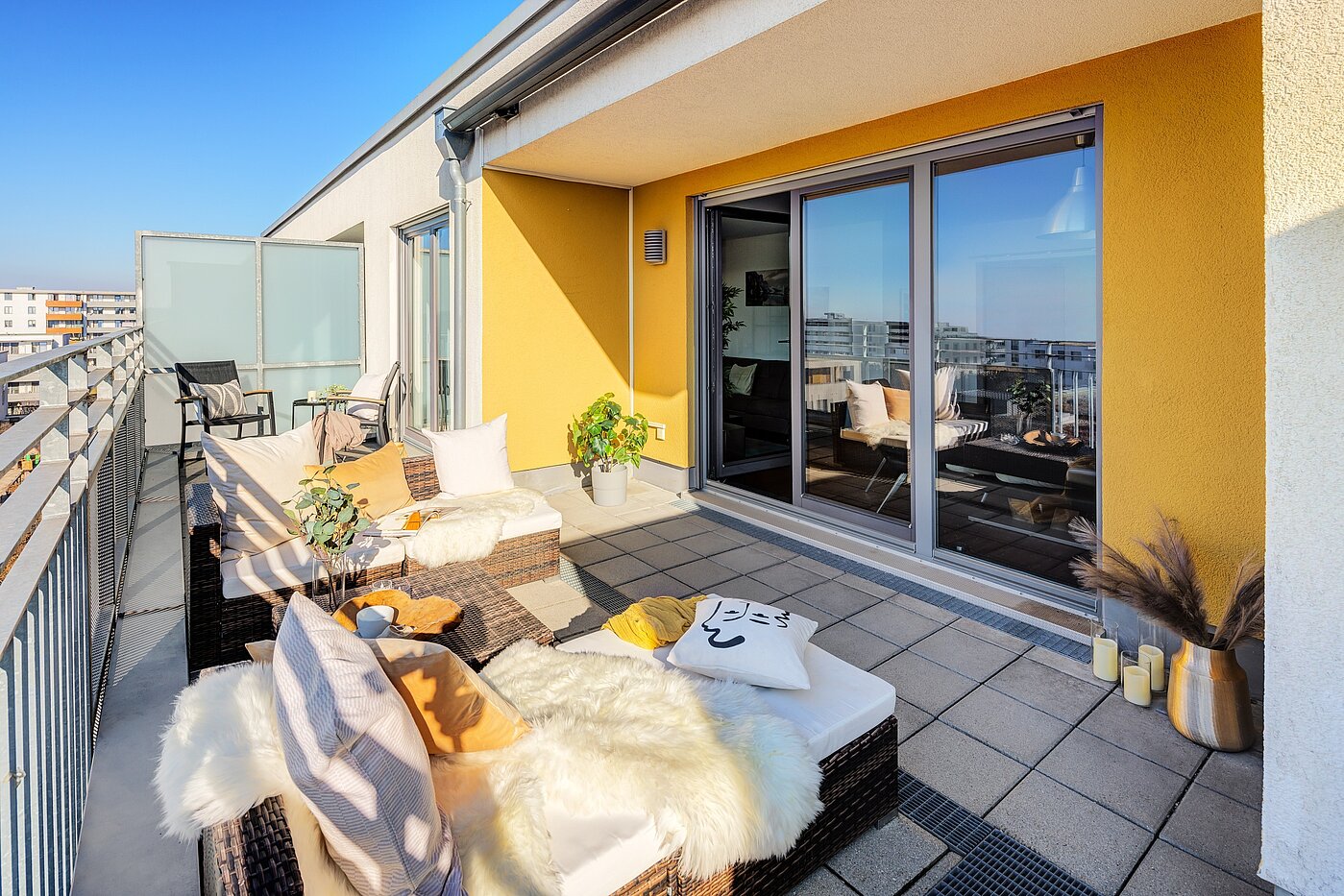 アティック・フラット（屋根裏） 部屋数 3 部屋 | München-Riem | 701701 | ...Dachterrasse mit...