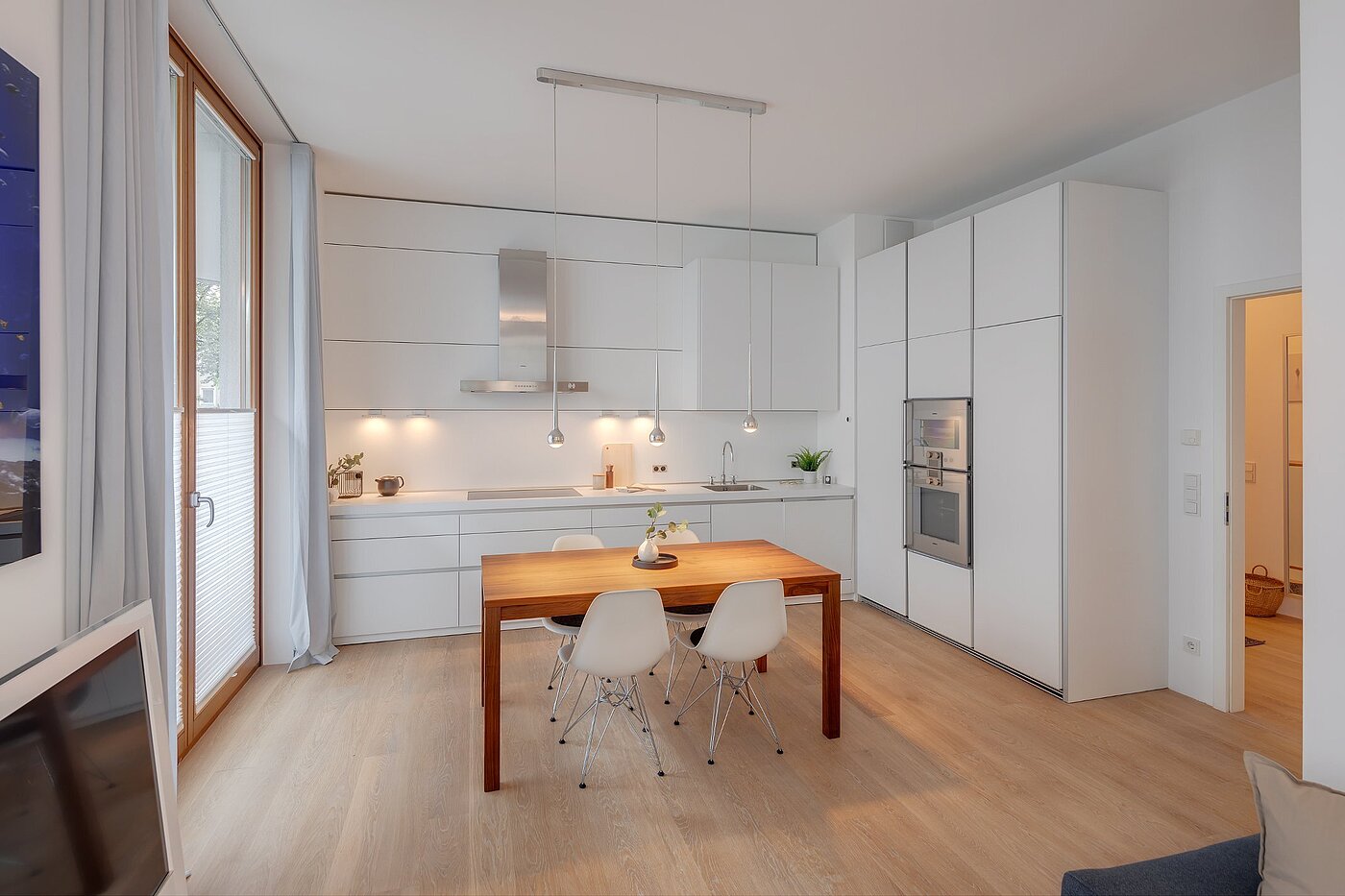 レイズド・グラウンドフロアー（一階が地表よりも高い） 部屋数 3 部屋 | München-Sendling | 2009ML8 | Blick auf den Essbereich...