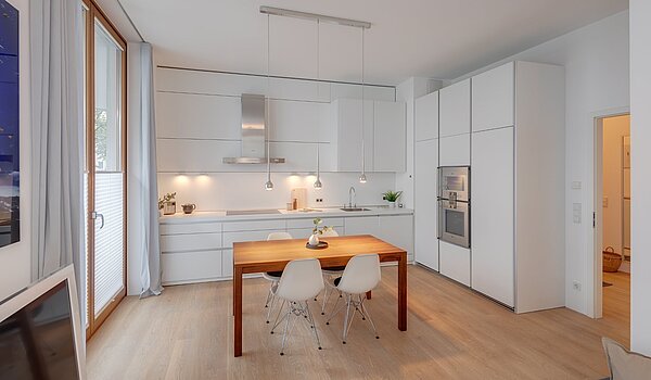 レイズド・グラウンドフロアー（一階が地表よりも高い） 部屋数 3 部屋 | München-Sendling | 2009ML8 | Blick auf den Essbereich...