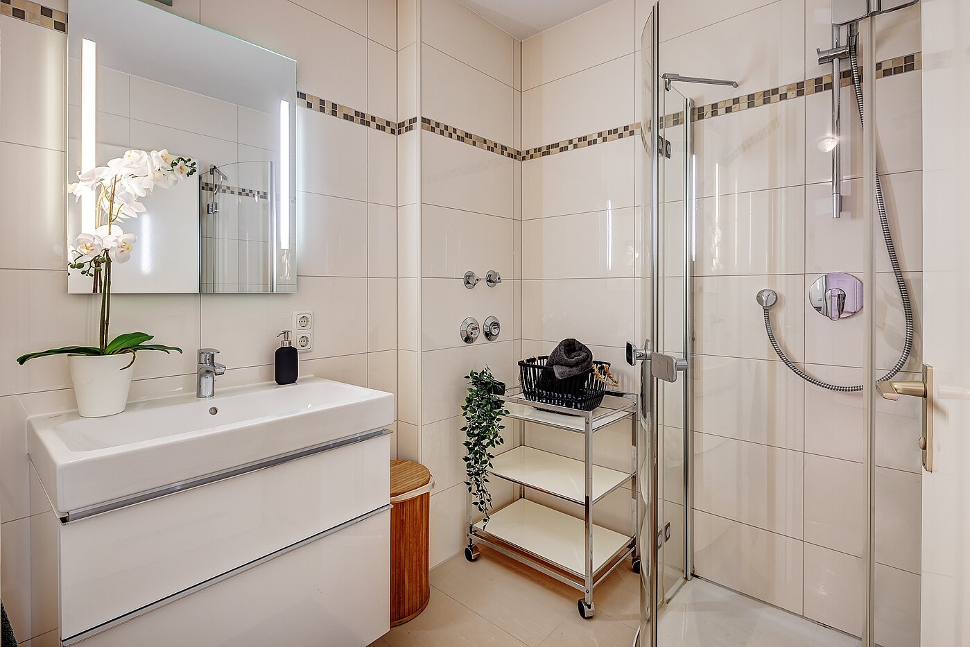 フラット 部屋数 2.5 部屋 | München-Nymphenburg | 2204ML61 | Hell gefliestes Bad...