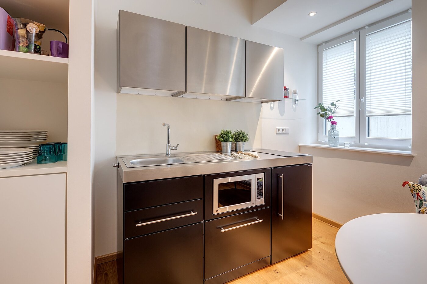 フラット 部屋数 2 部屋 | München-Maxvorstadt | 2107ML5 | ...und Küchenzeile