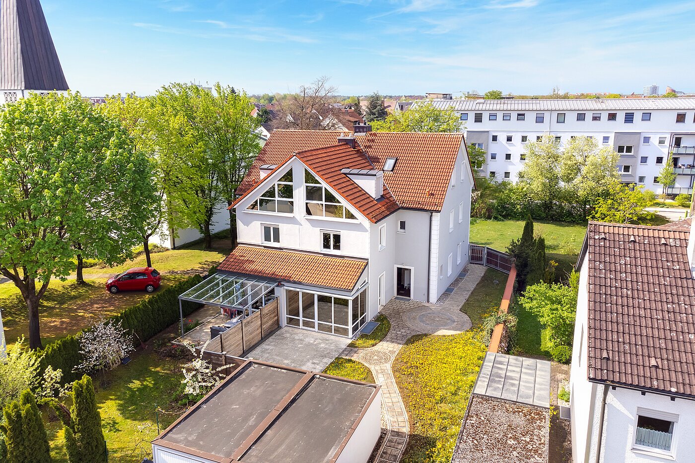セミ・デタッチド・ハウス（一戸建てを二つに分けた家屋） 部屋数 6.5 部屋 | Unterschleißheim | 70122 | Vogelperspektive