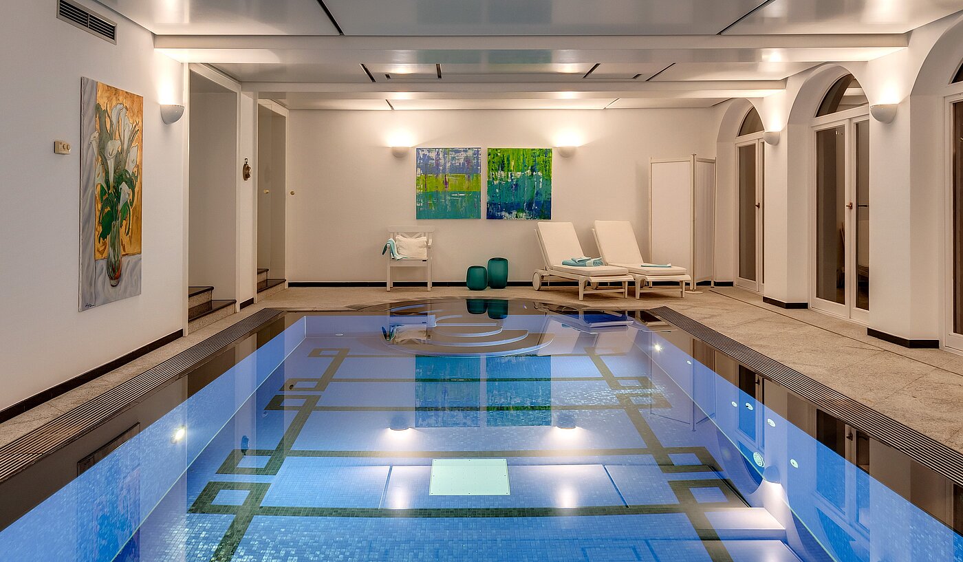 Villa 部屋数 9 部屋 | Reutlingen | 70231 | Indoorpool