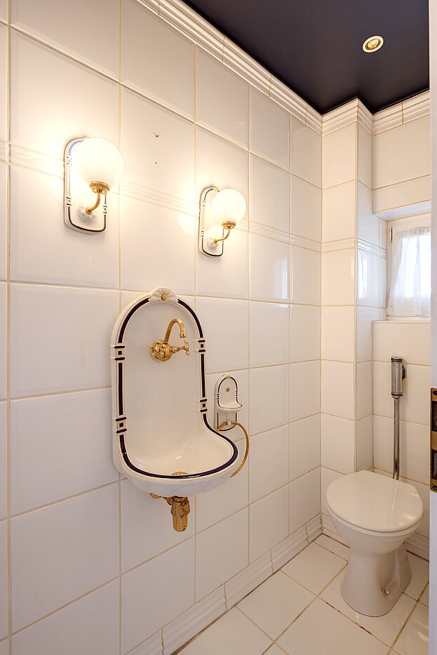 セミ・デタッチド・ハウス(一戸建てを二つに分けた家屋) 部屋数 4 部屋 | München-Solln | 70120 | Gäste-WC