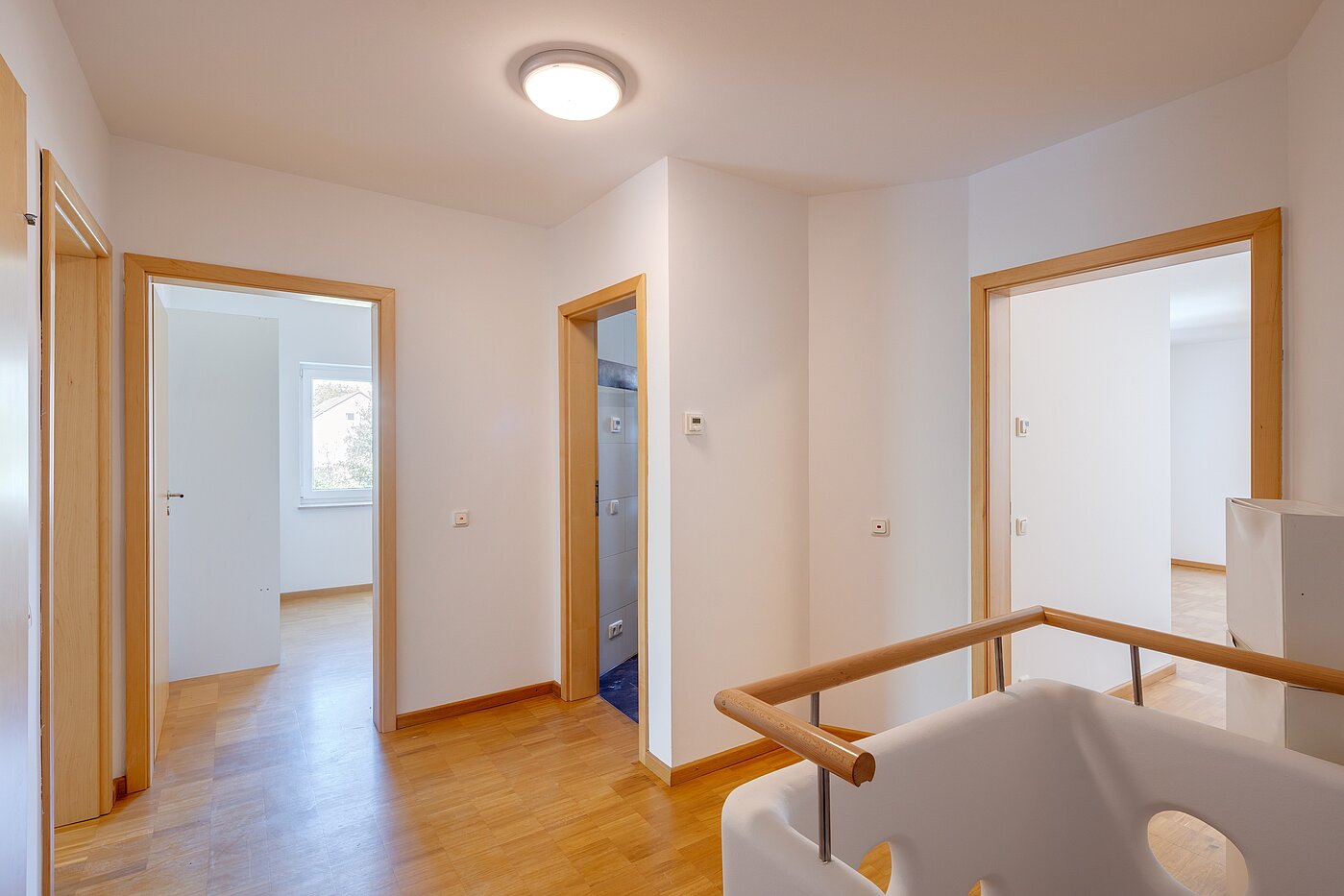 セミ・デタッチド・ハウス（一戸建てを二つに分けた家屋） 部屋数 6.5 部屋 | Unterschleißheim | 70122 | ...nach oben
