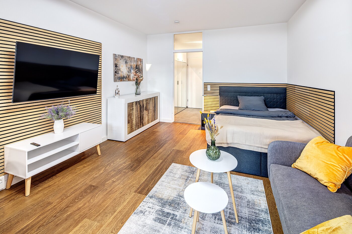 Apartment 部屋数 1 部屋 | München-Milbertshofen | 70183 | Mit Couch und Flatscreen