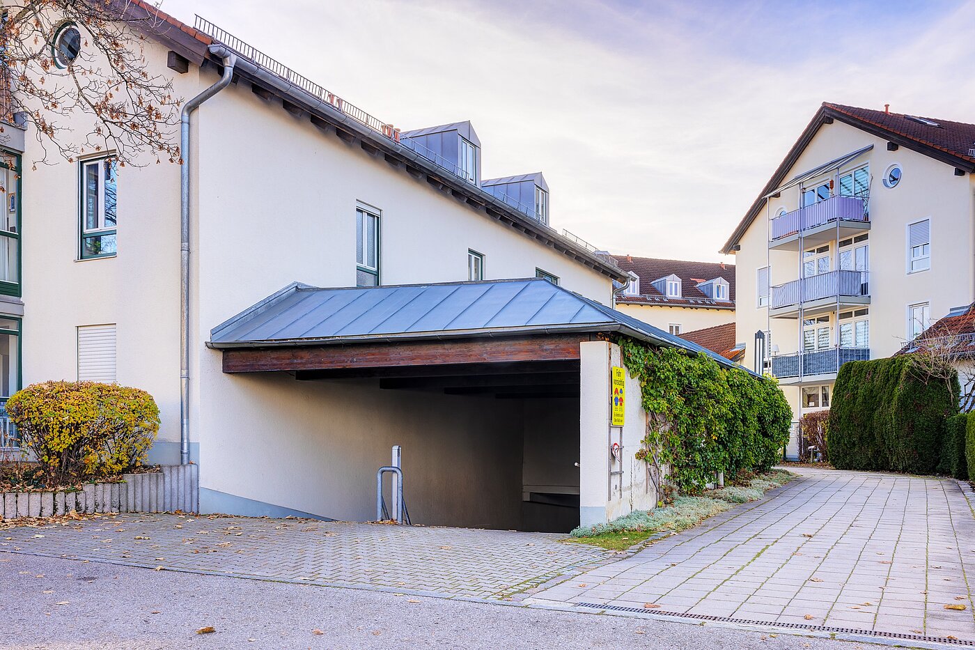 アティック・フラット（屋根裏） 部屋数 2 部屋 | 70314 | Zufahrt Tiefgarage