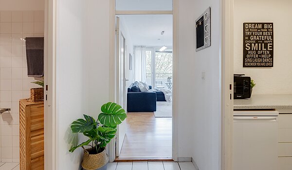 フラット 部屋数 2 部屋 | München-Sendling-Westpark | 2204ML2 | Flur mit Blickrichtung Bad, Wohnzimmer und Küche