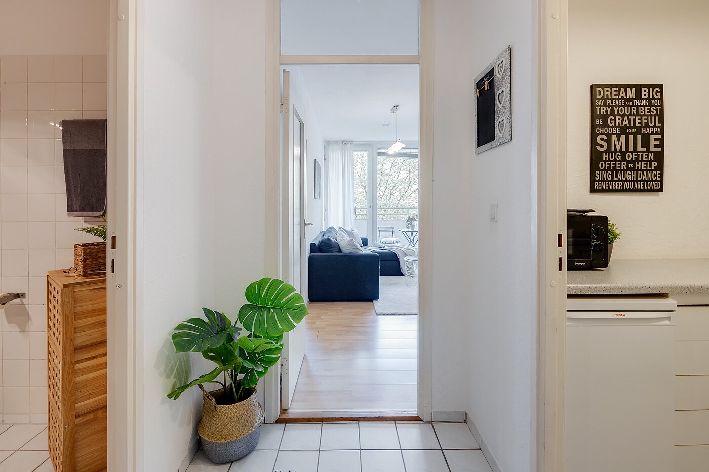 フラット 部屋数 2 部屋 | München-Sendling-Westpark | 2204ML2 | Flur mit Blickrichtung Bad, Wohnzimmer und Küche