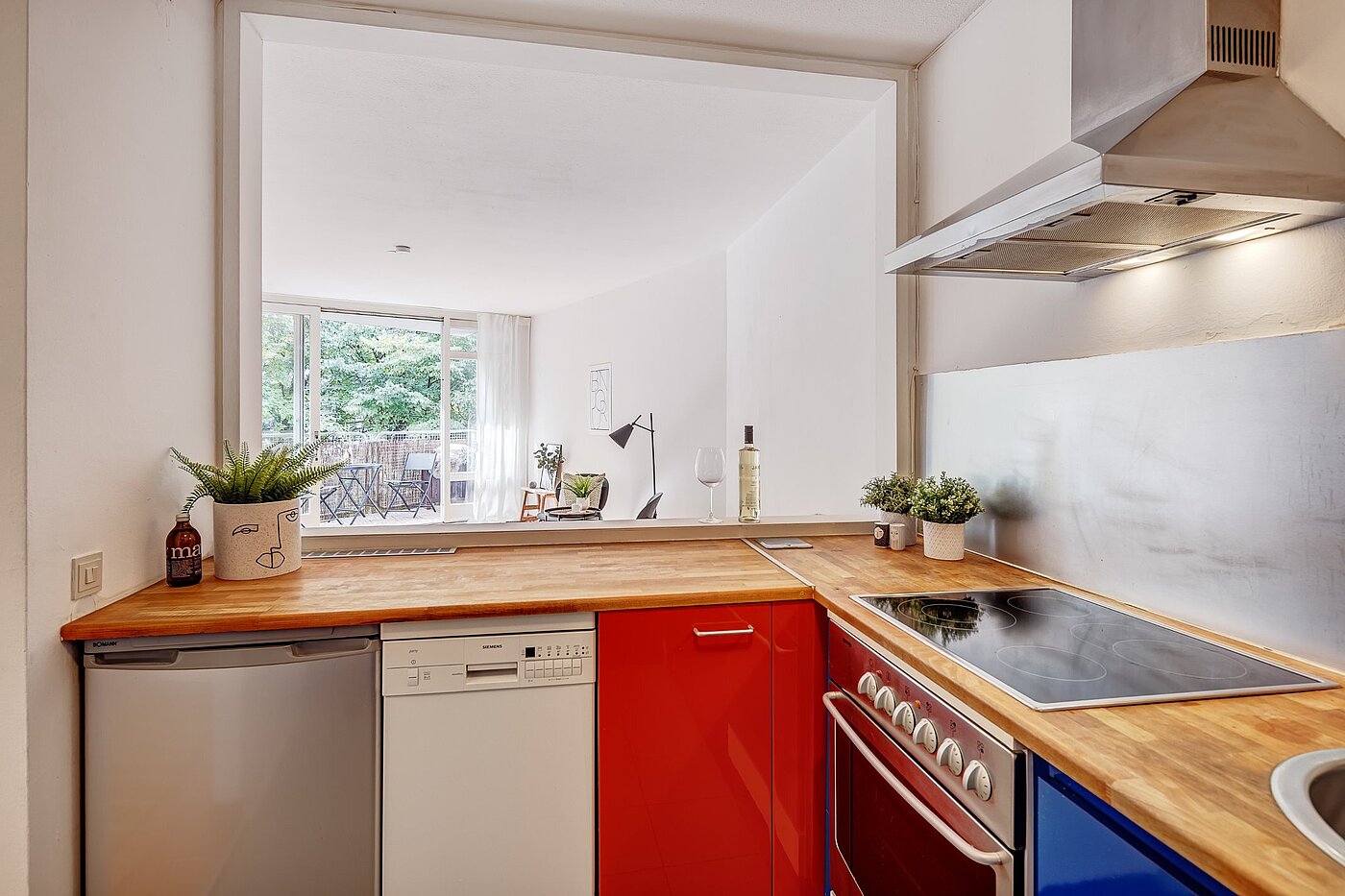 フラット 部屋数 2 部屋 | München-Schwabing | 2109ML3 | ... Durchreiche zum Wohnzimmer