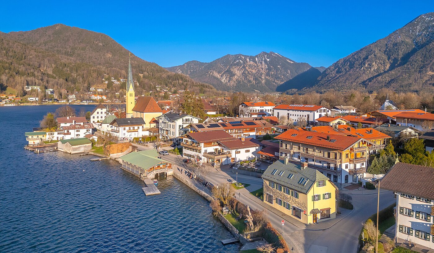 Mehrfamilienhaus 部屋数 11 部屋 | Rottach-Egern | 70215 | Luftaufnahme Richtung Seestraße