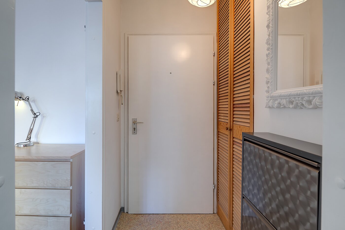 フラット 部屋数 1 部屋 | München-Neuhausen | 2301ML8 | Flur mit Garderobenschrank