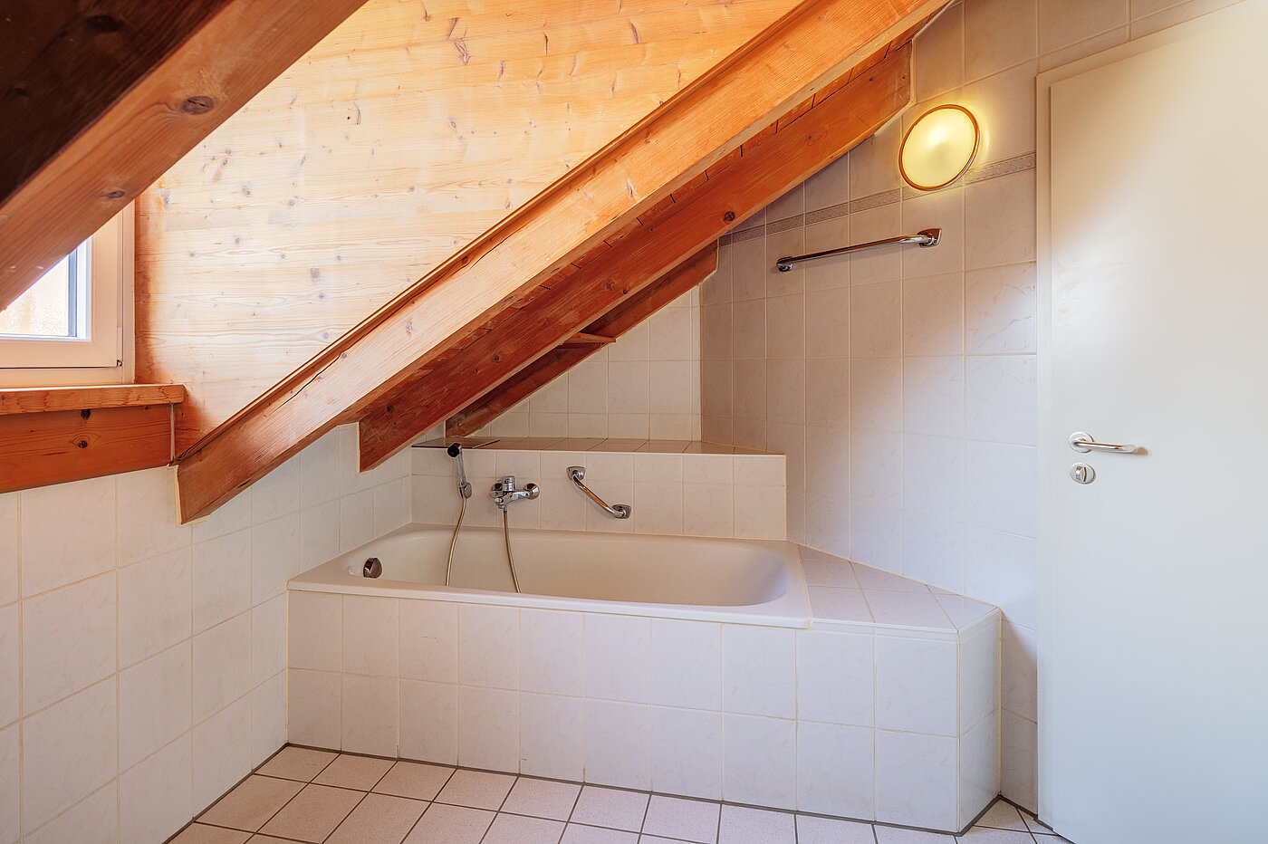 アティック・フラット（屋根裏） 部屋数 2 部屋 | 70314 | Bad