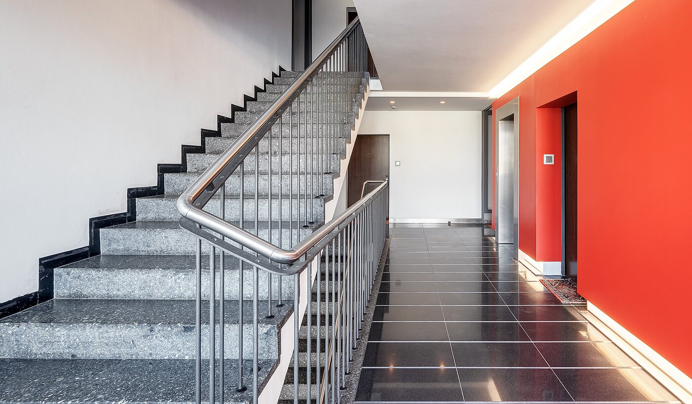 フラット 部屋数 1 部屋 | München-Haidhausen | 70022 | Gepflegtes Treppenhaus