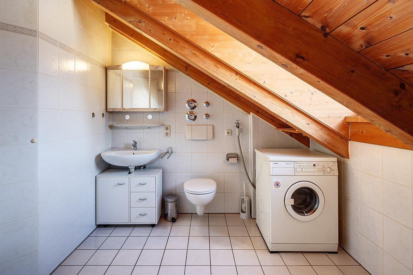 アティック・フラット（屋根裏） 部屋数 2 部屋 | 70314 | Bad