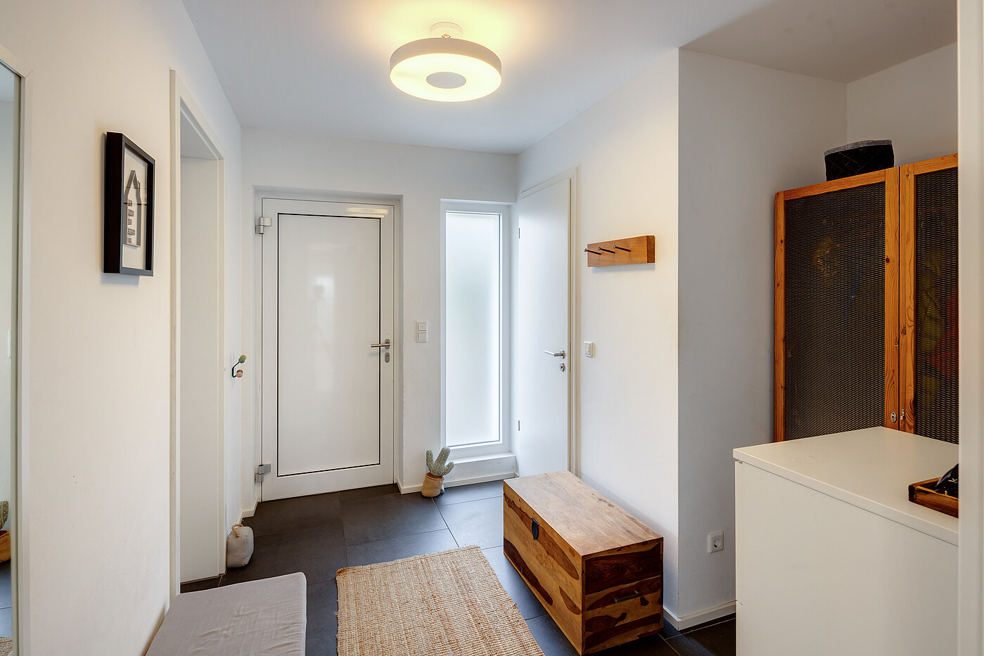 セミ・デタッチド・ハウス（一戸建てを二つに分けた家屋） 部屋数 5 部屋 | München-Aubing | 70162 | Großzügiger Eingangsbereich
