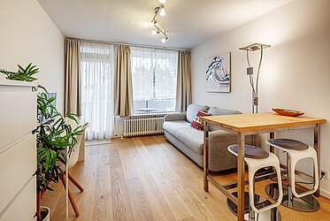 Schwabing：ウンゲラー・バッド近くのバルコニー付き1ルームアパート