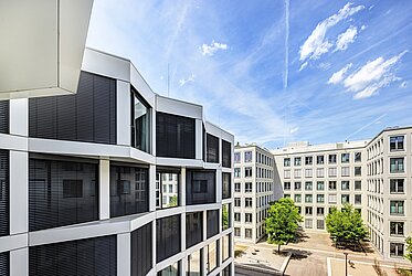 フレンズ・タワー：広々とした1.5ルームのアパートメント ― 入居時期はご相談に応じます