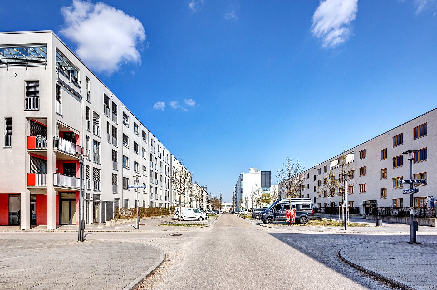 アティック・フラット（屋根裏） 部屋数 3 部屋 | München-Riem | 701701 | ...kleinen Geschäften und...