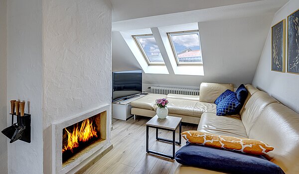 アティック・フラット（屋根裏） 部屋数 4.5 部屋 | München-Ludwigsvorstadt | 70461 | Wohnen / Essen