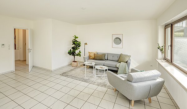 センターハウス 部屋数 5 部屋 | Unterschleißheim | 70187 | Helles geräumiges Wohnzimmer...