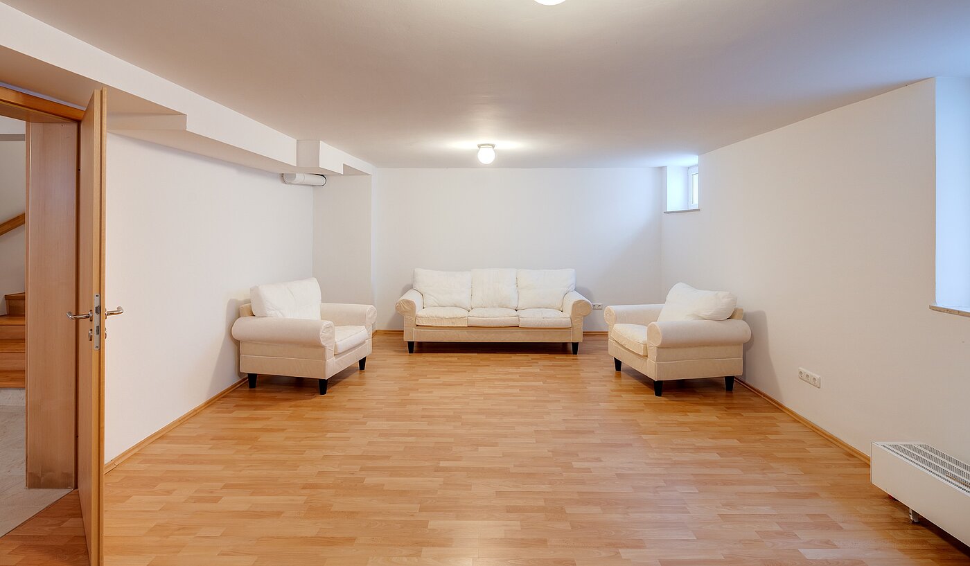 セミ・デタッチド・ハウス（一戸建てを二つに分けた家屋） 部屋数 6.5 部屋 | Unterschleißheim | 70122 | Großer Hobbyraum