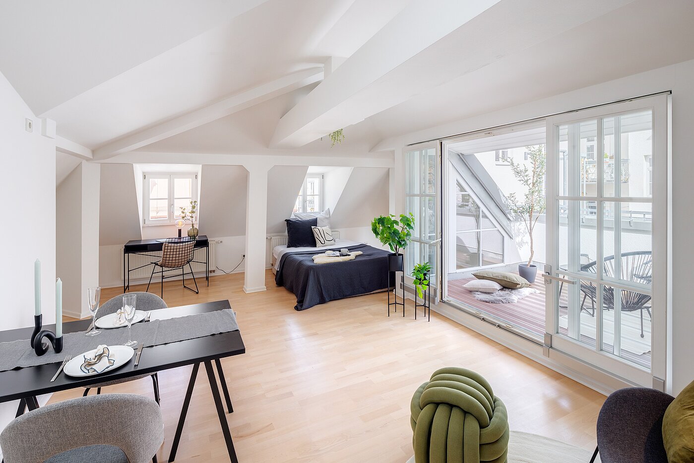 アティック・フラット（屋根裏） 部屋数 1 部屋 | München-Sendling | 700402 | Neues Zuhause