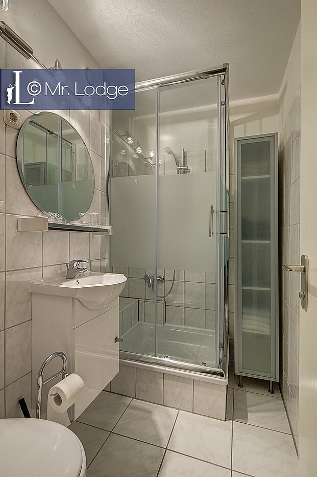 フラット 部屋数 1 部屋 | München-Sendling-Westpark | 1706ML8 | Hell gefliestes Bad