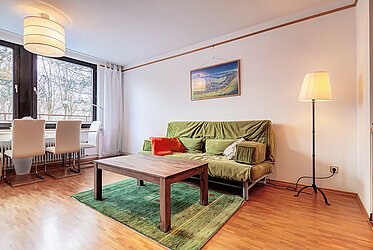 ハイツハウゼン: バルコニー付きの広々とした2ルームフラット
