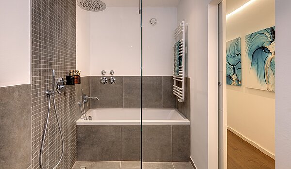 フラット 部屋数 3 部屋 | München-Sendling | 70167 | ..mit Dusche und Badewanne