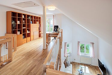 Waldtrudering: 日当たりの良い3.5ルームのメゾネットフラット。