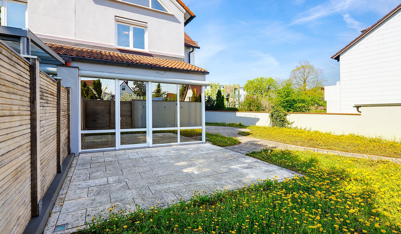 セミ・デタッチド・ハウス（一戸建てを二つに分けた家屋） 部屋数 6.5 部屋 | Unterschleißheim | 70122 | ...und Zugang zur Terrasse