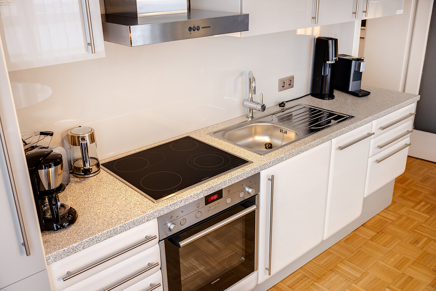 フラット 部屋数 2 部屋 | 70219 | ...mit Backofen und Cerankochfeld