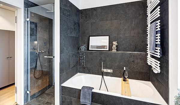 Penthouse 部屋数 2 部屋 | München-Maxvorstadt | 704271 | ...Dusche und Badewanne