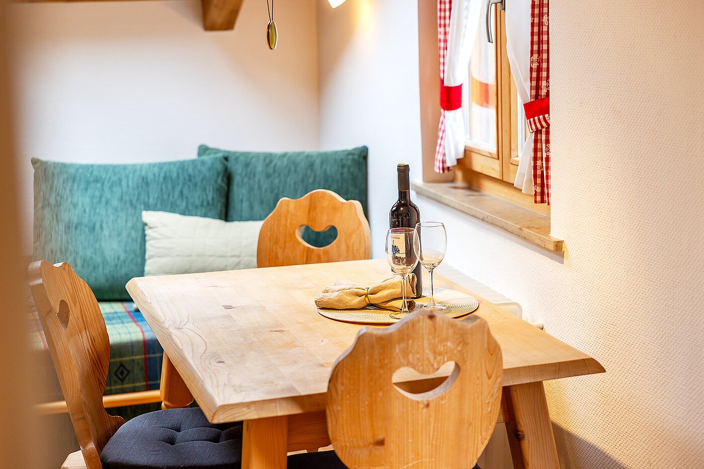 アティック・フラット（屋根裏） 部屋数 2 部屋 | Bad Wiessee | 70017 | Esstisch