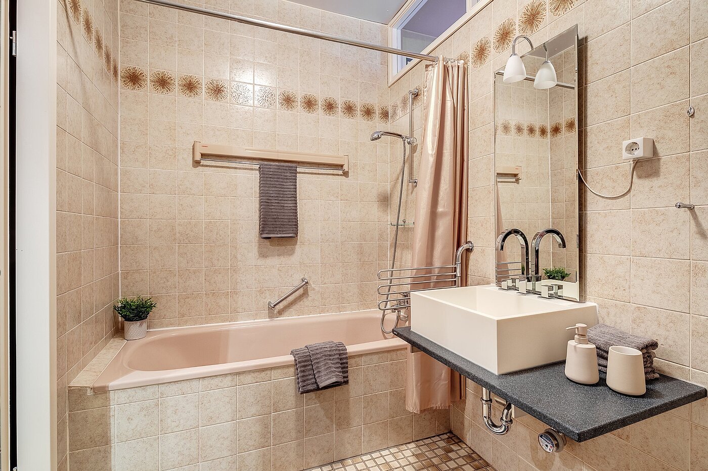 フラット 部屋数 2 部屋 | München-Untergiesing | 2003ML12 | ...mit Badewanne