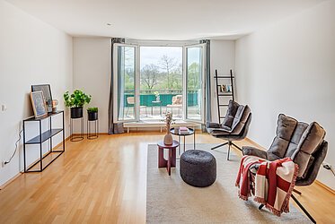 Moosach: 宮殿近くの明るい1.5ルームフラット。