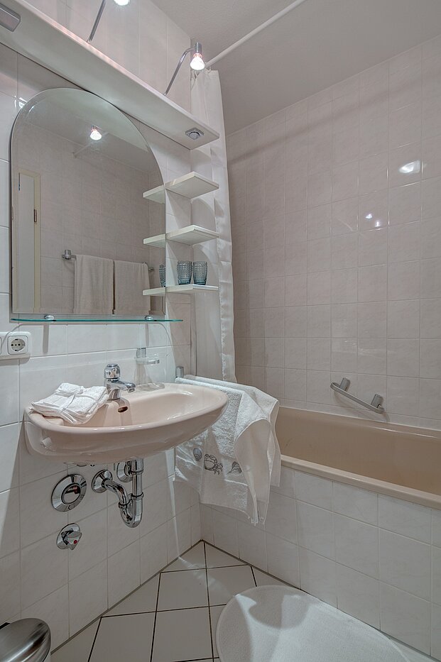フラット 部屋数 2 部屋 | München-Ramersdorf | 2207ML11 | ...mit Badewanne