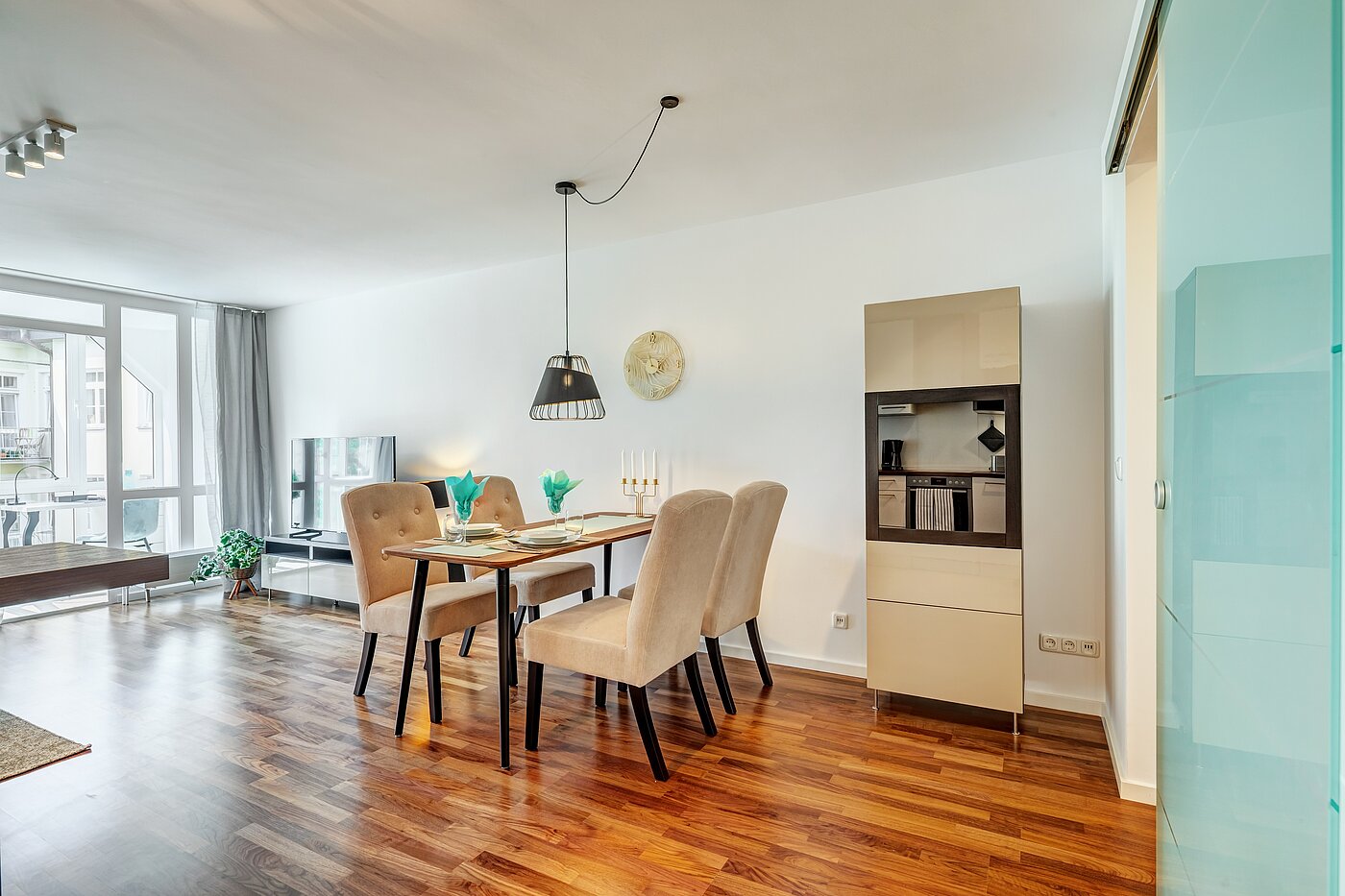 フラット 部屋数 2 部屋 | München-Schwabing | 70434 | ...und Esstisch