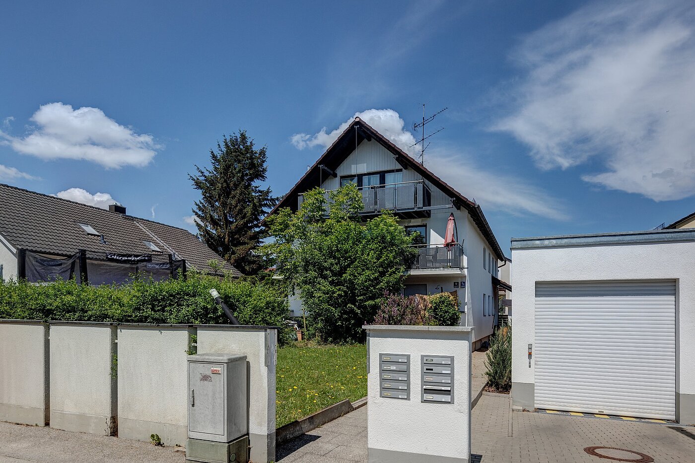 アティック・フラット（屋根裏） 部屋数 3 部屋 | München-Hasenbergl | 1803ML5 | Hausansicht