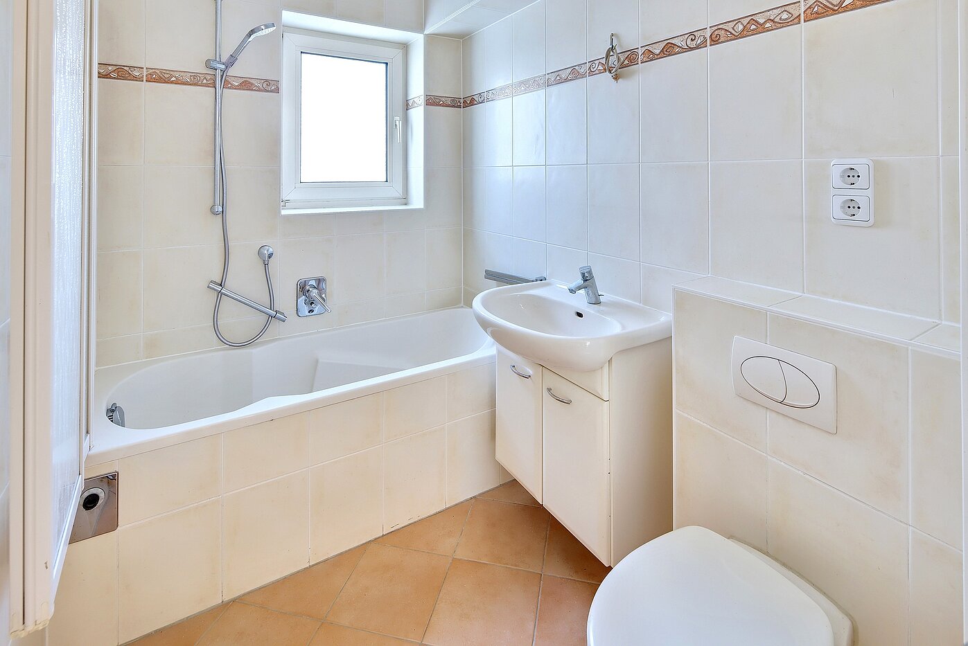 フラット 部屋数 3 部屋 | München-Bogenhausen | 70310 | Bad mit Fenster und...