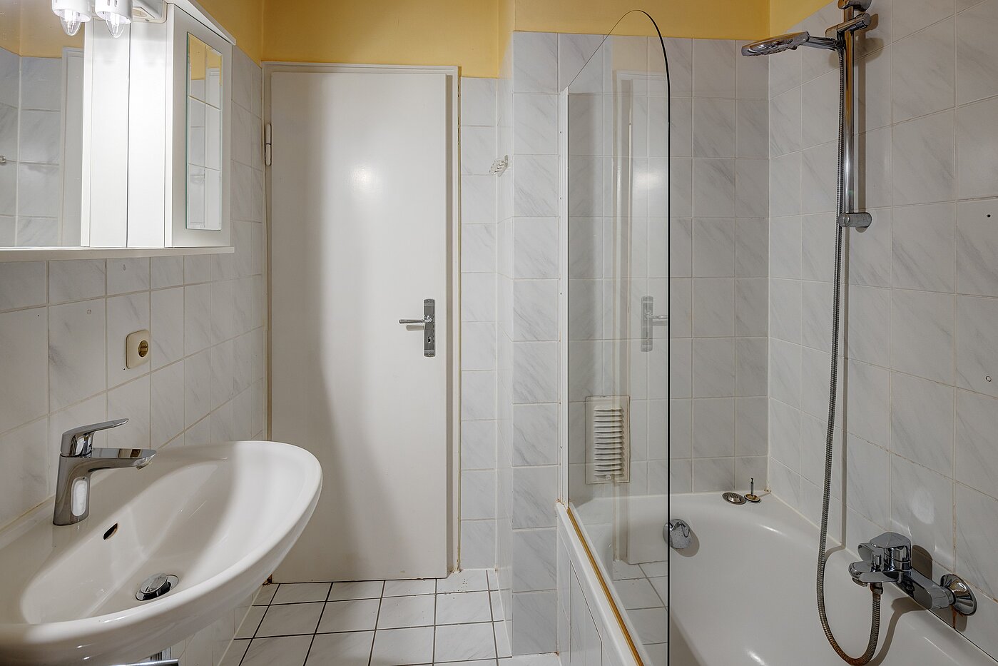 フラット 部屋数 2 部屋 | 70075 | ...Badewanne
