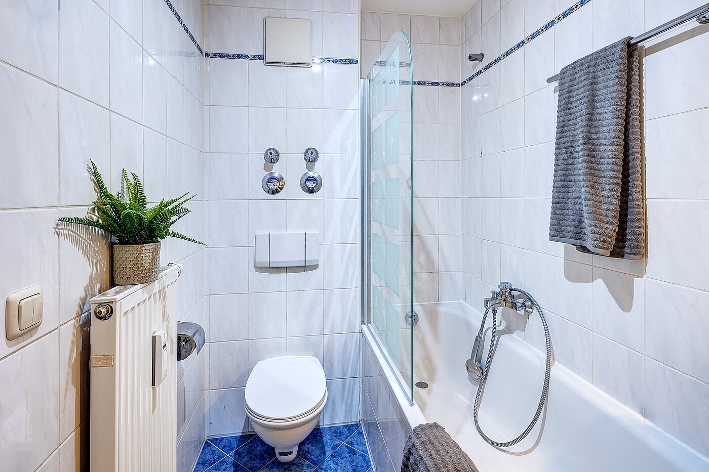 フラット 部屋数 1.5 部屋 | München-Aubing | 70000 | ...Badewanne