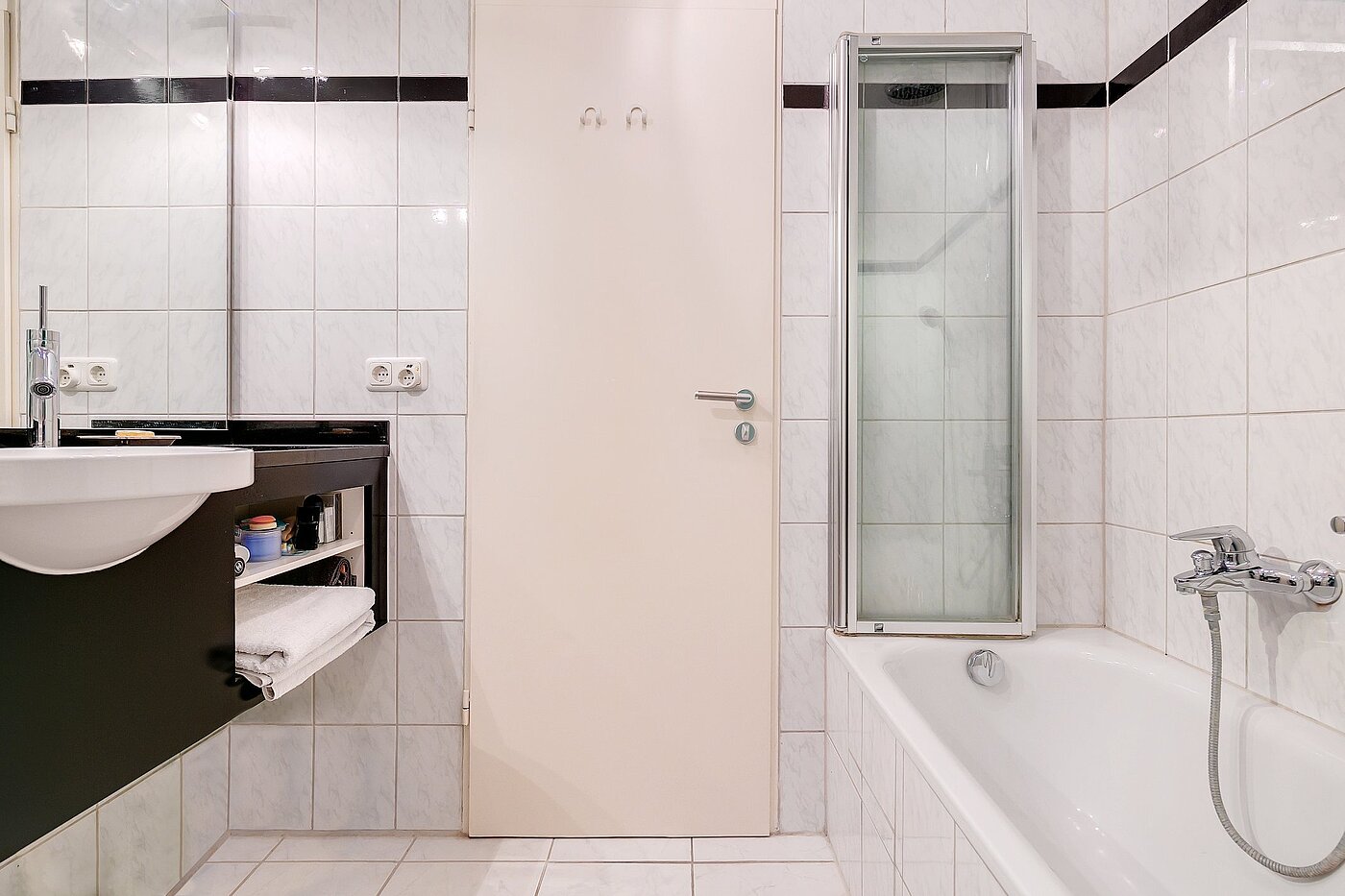 フラット 部屋数 2 部屋 | München-Schwabing | 2004ML1 | mit Badewanne