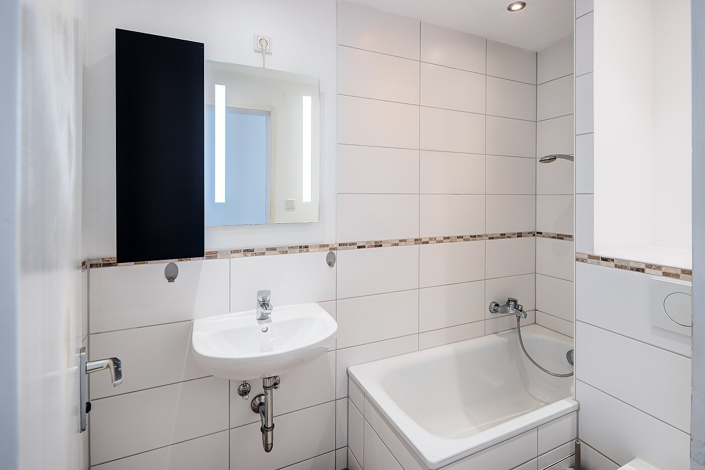 レイズド・グラウンドフロアー（一階が地表よりも高い） 部屋数 1 部屋 | München-Obermenzing | 70282 | ...