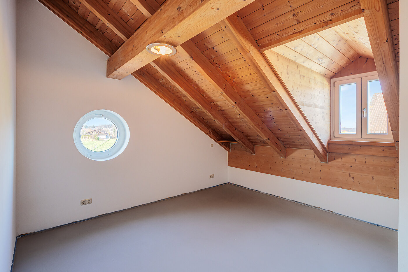 アティック・フラット（屋根裏） 部屋数 2 部屋 | 70314 | Schlafen