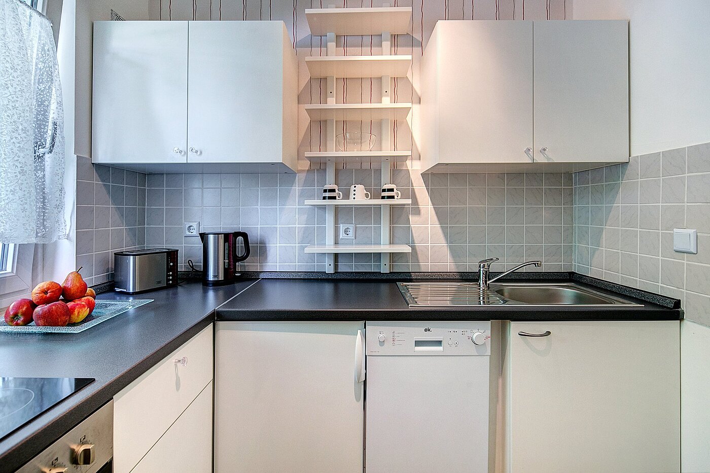 レイズド・グラウンドフロアー（一階が地表よりも高い） 部屋数 2 部屋 | München-Sendling-Westpark | 2001ML1 | ...moderner Einbauküche